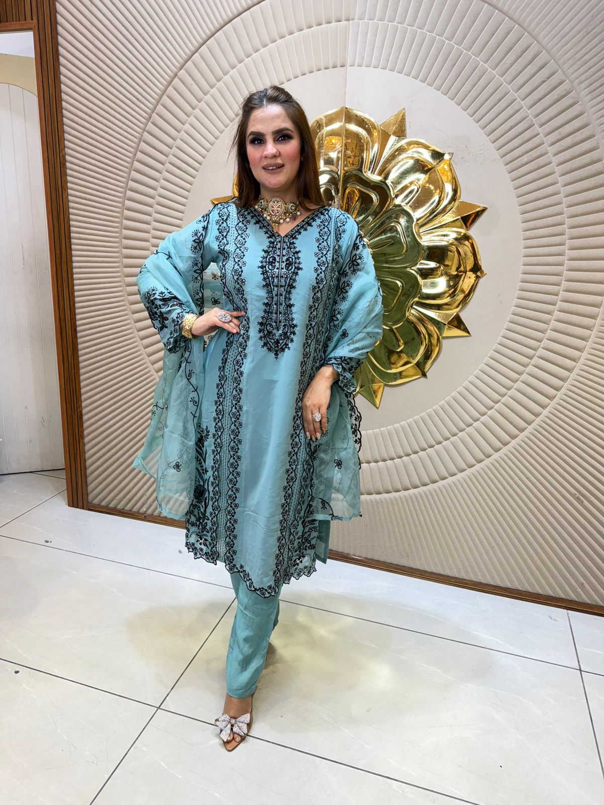 Beautiful eleventh suit pc 2487