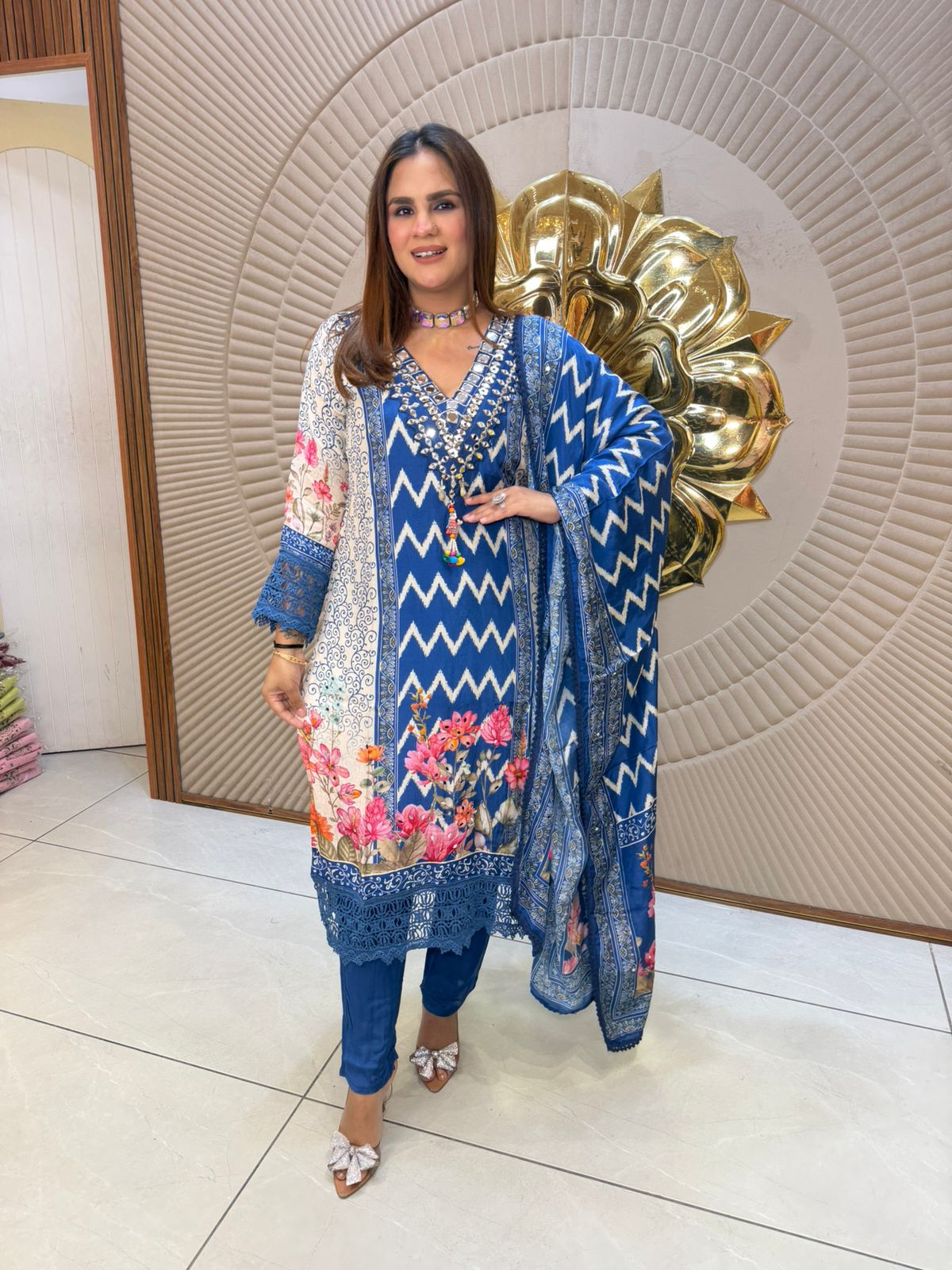 Beautiful elegant suit pc 2689