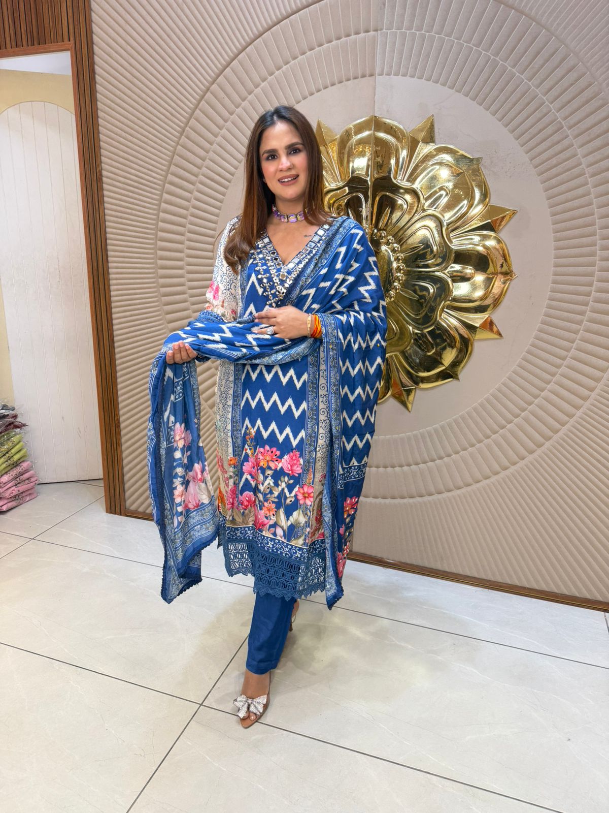 Beautiful elegant suit pc 2689