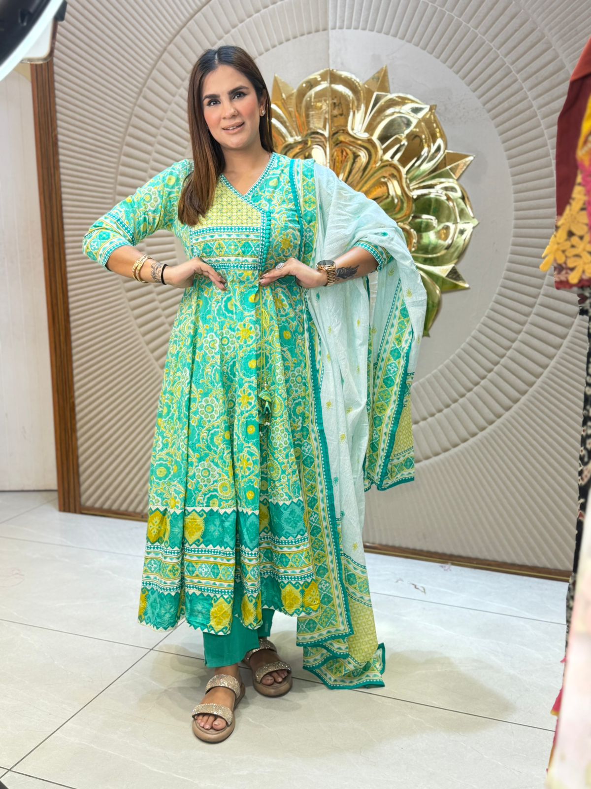 Beautiful elegant suit pc2698