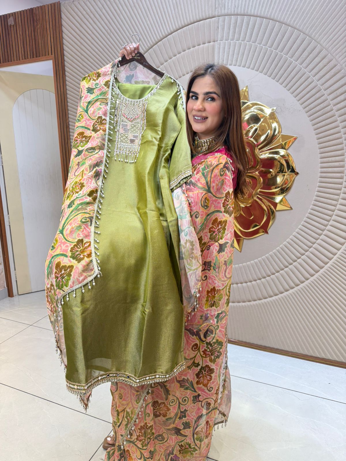 Beautiful elegent suit pc 2539