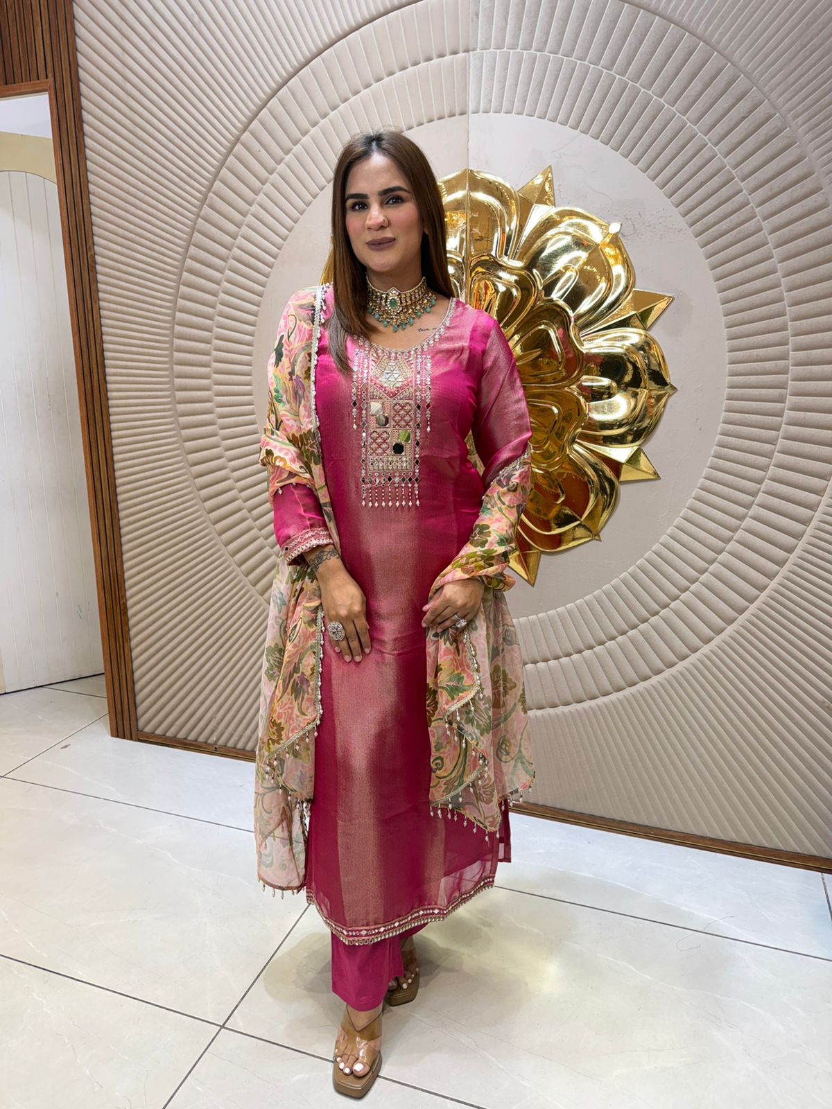 Beautiful elegent suit pc 2539