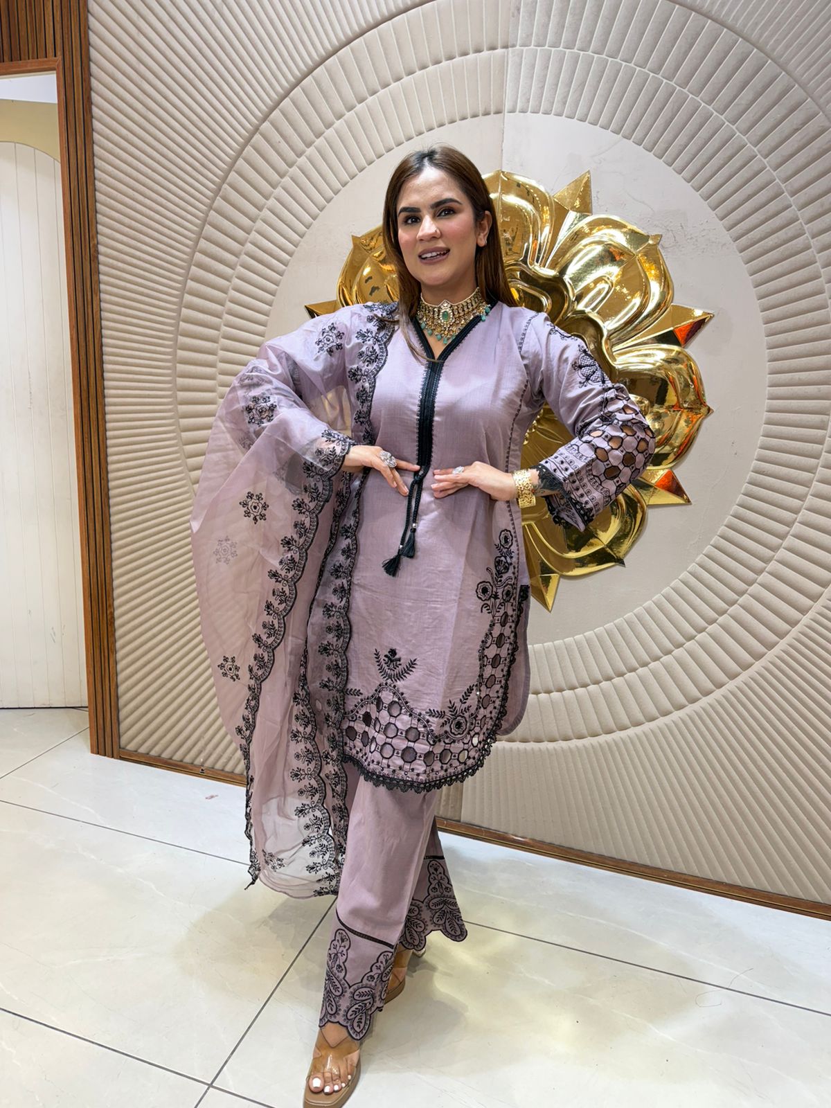 Beautiful elegent suit pc 2536