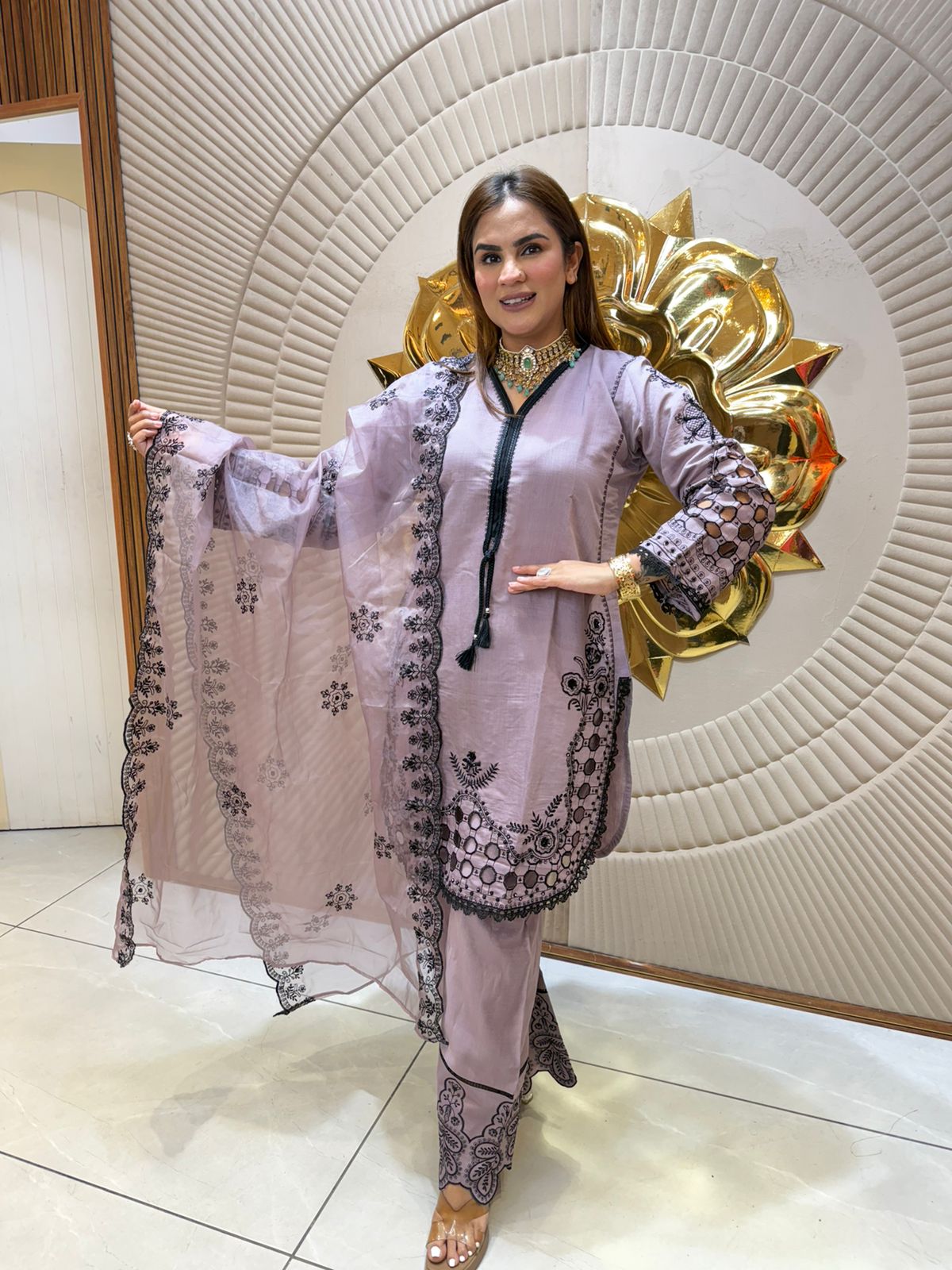 Beautiful elegent suit pc 2536