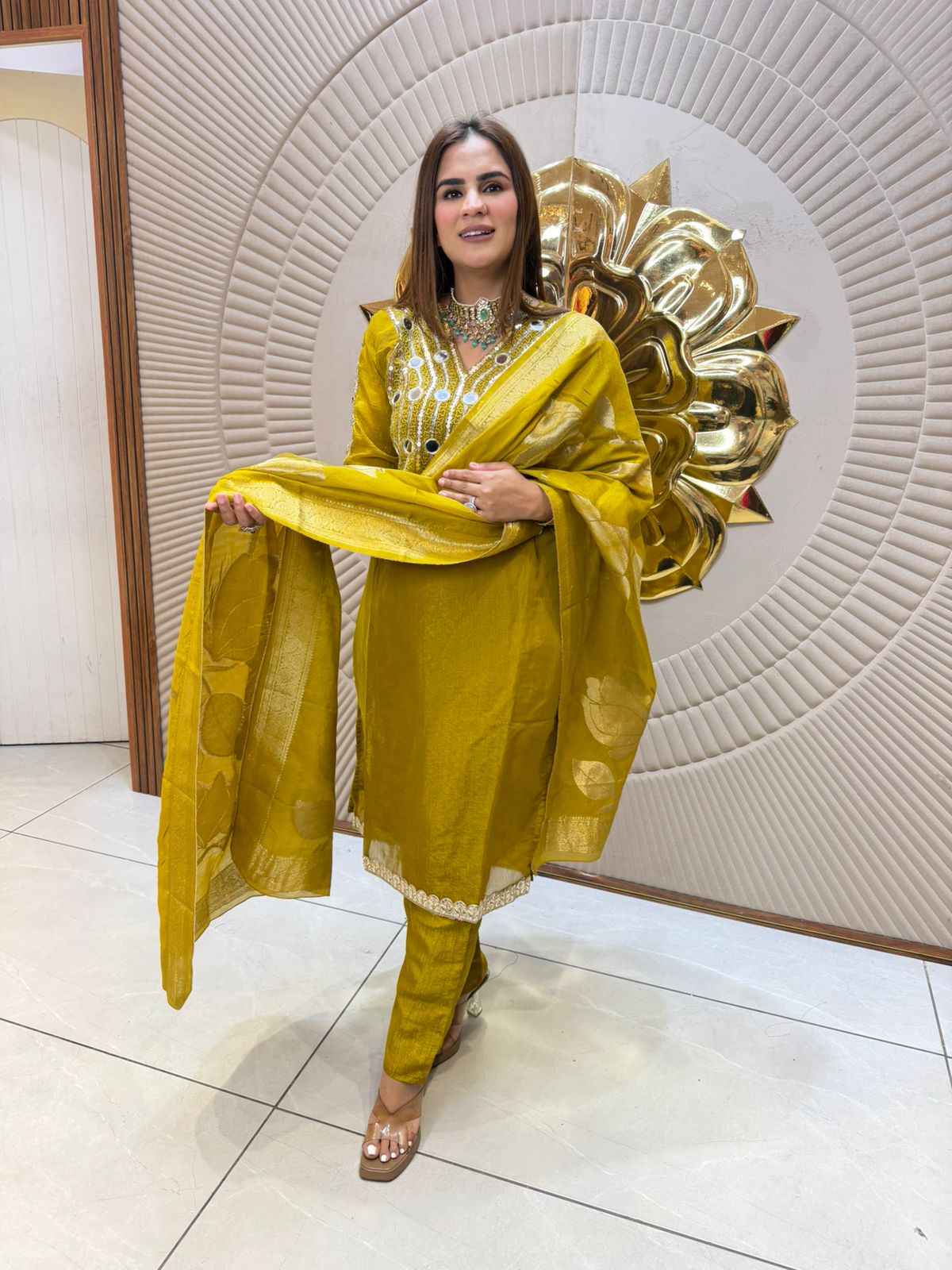 Beautiful elegent suit pc2533