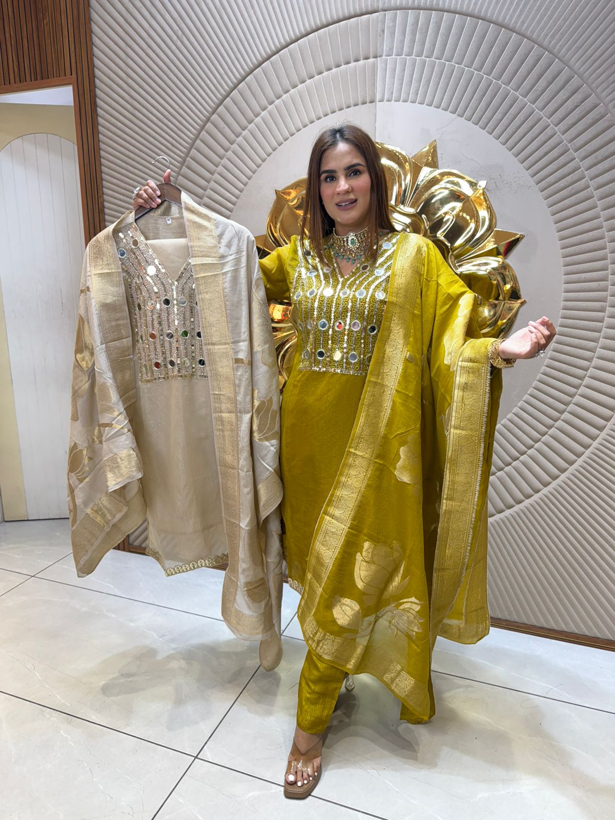 Beautiful elegent suit pc2533