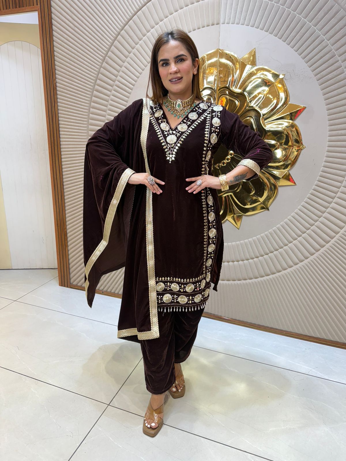 Beautiful elegent velvet suit pc2530
