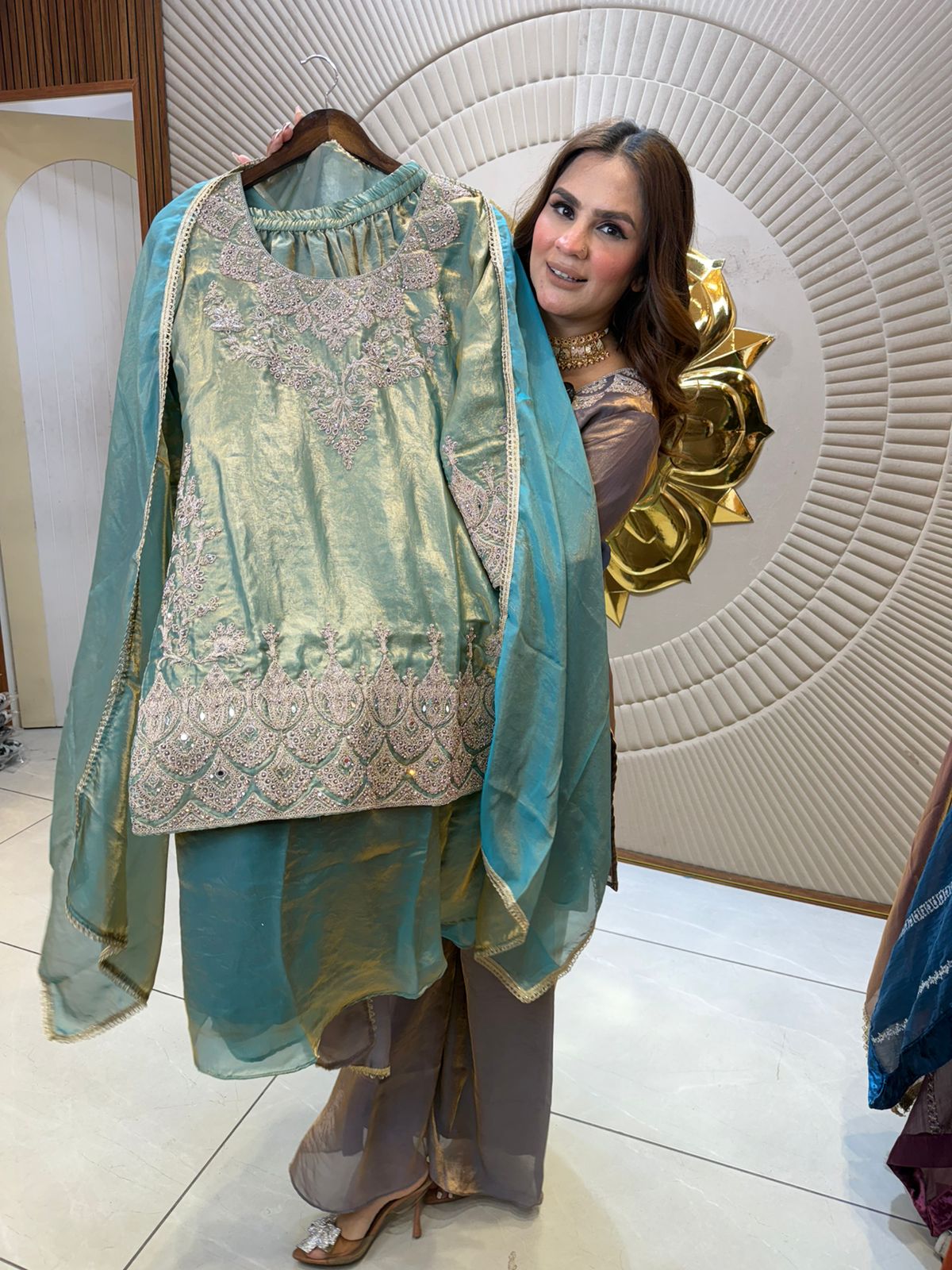 Beautiful elegent party wear suit pc 2638