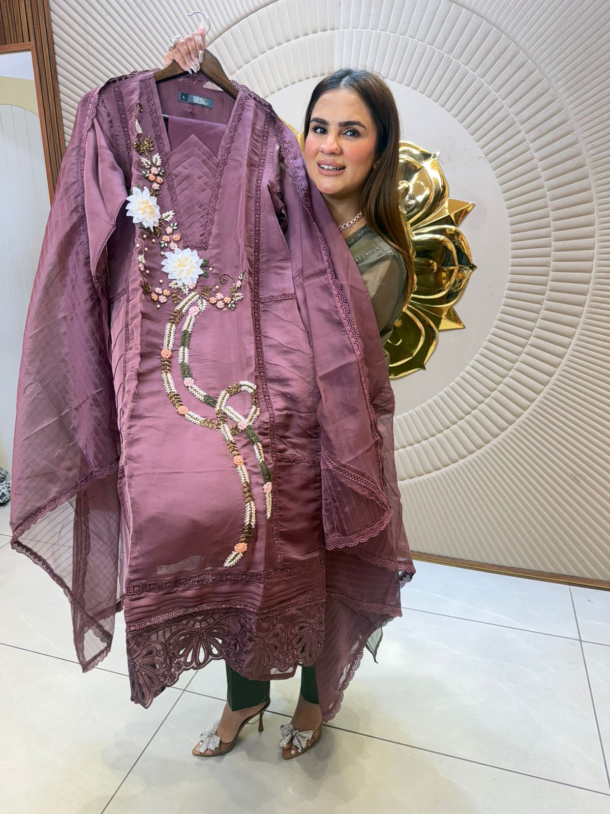 Beautiful elegent party wear suit pc 2663