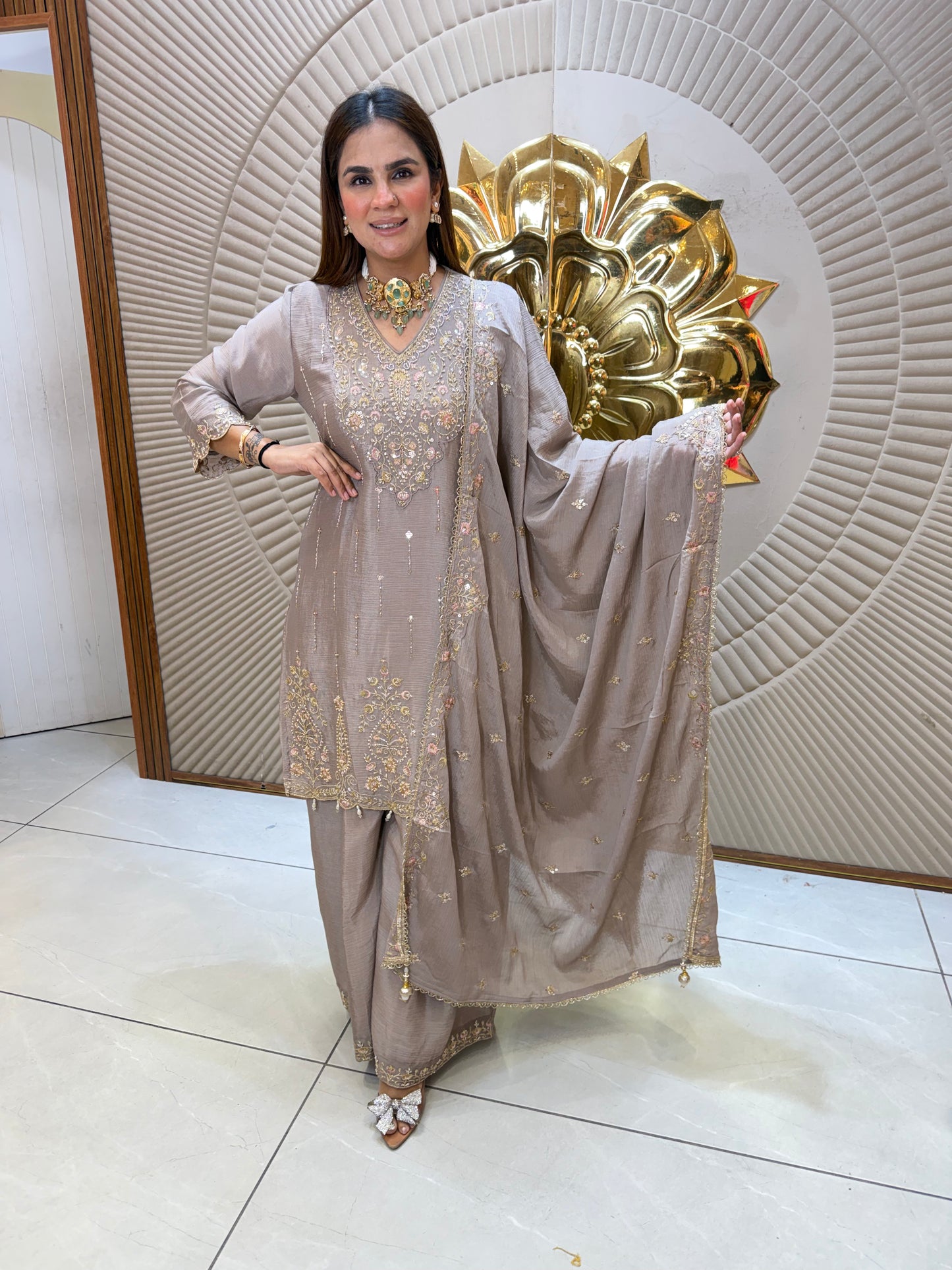 Beautiful elegant partywear suit pc 2610