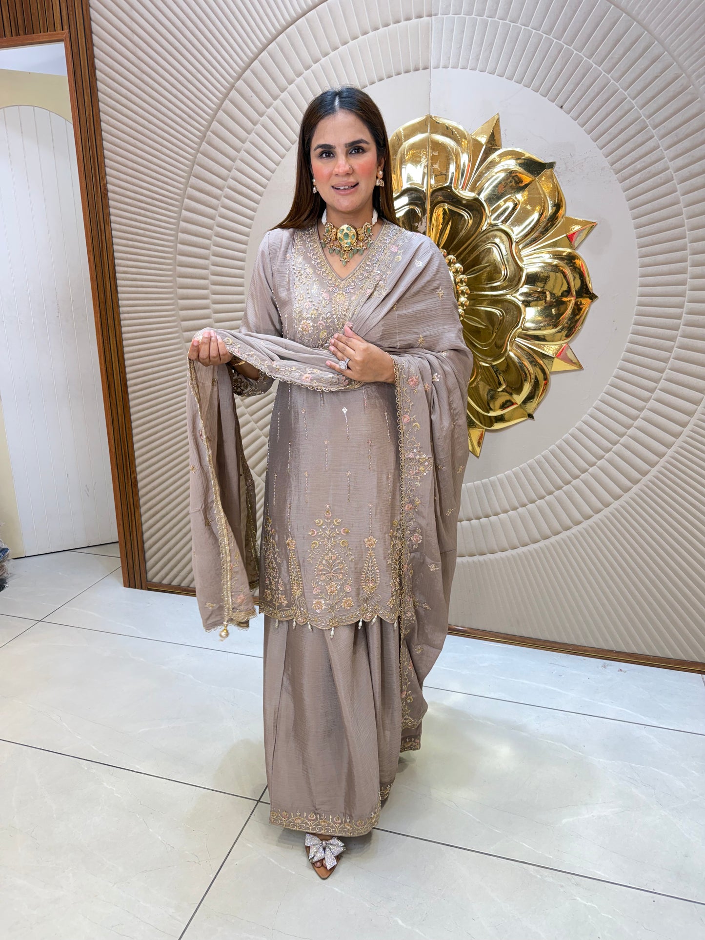 Beautiful elegant partywear suit pc 2610