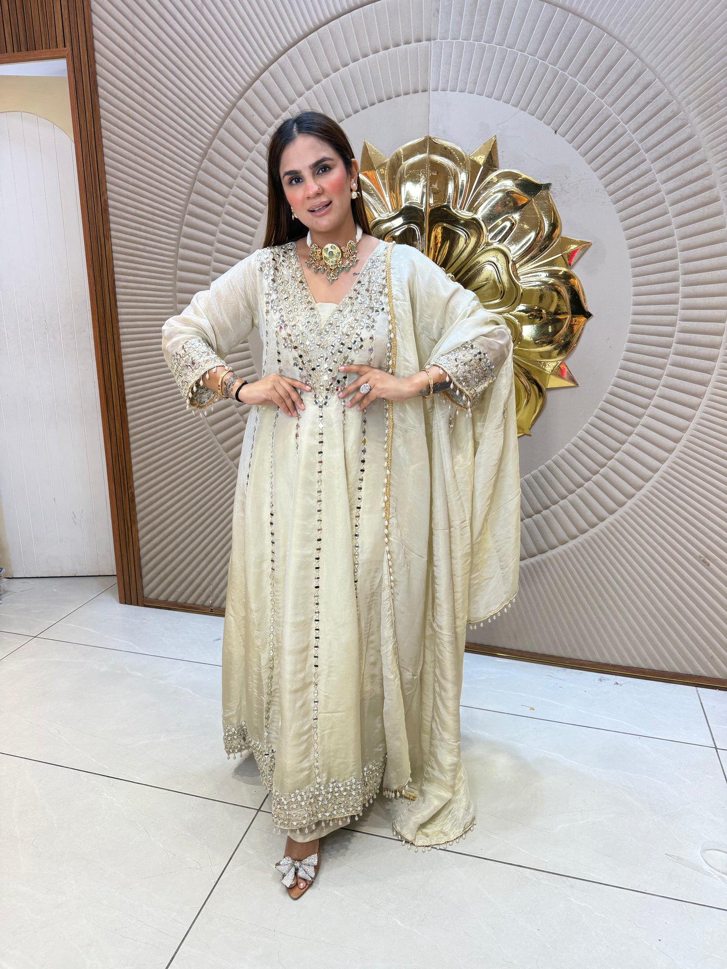 Beautiful elegant partywear suit pc 2608