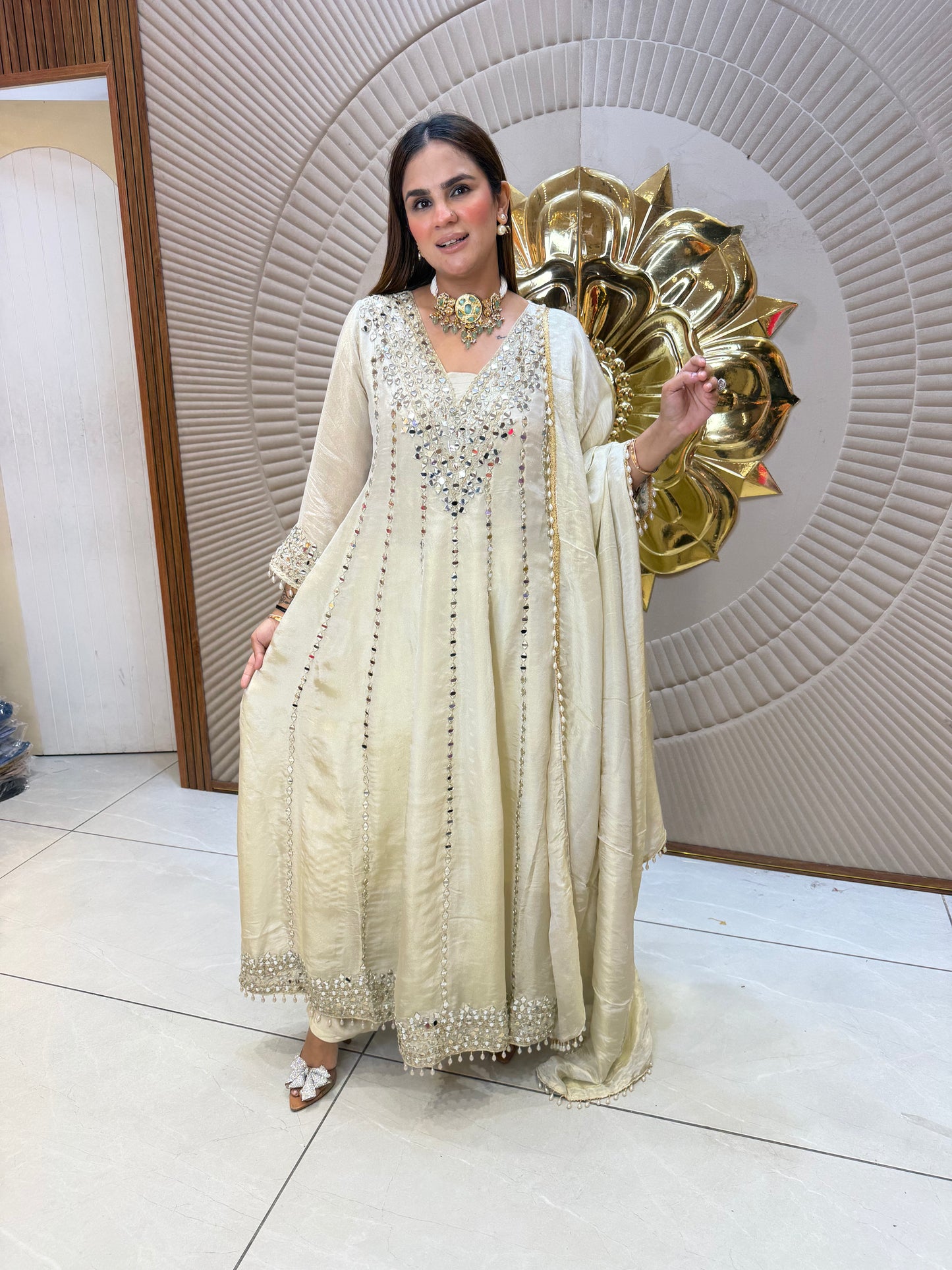 Beautiful elegant partywear suit pc 2608