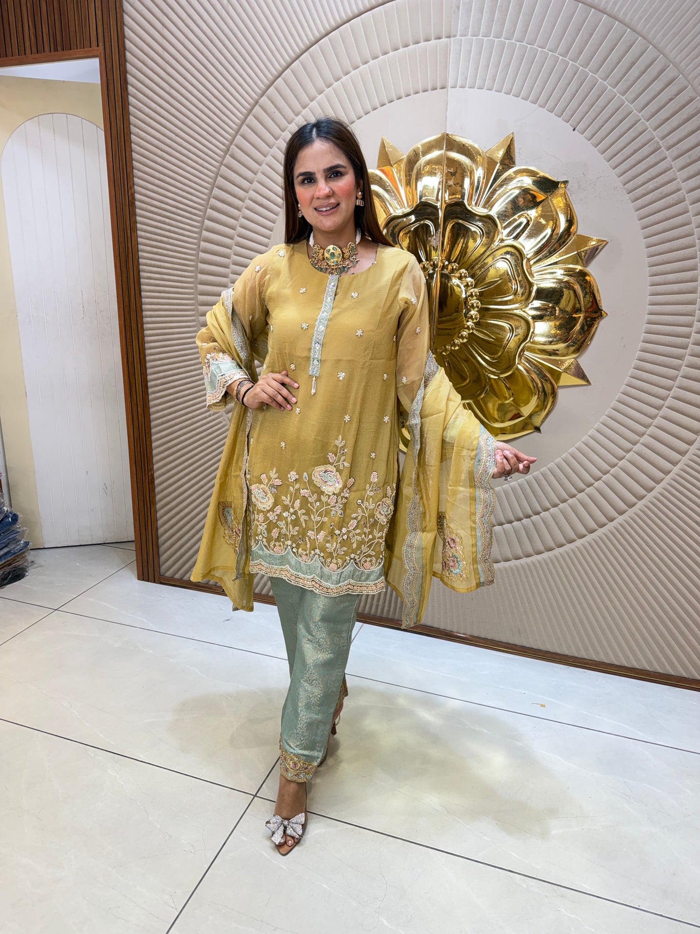 Beautiful elegant suit pc 2607