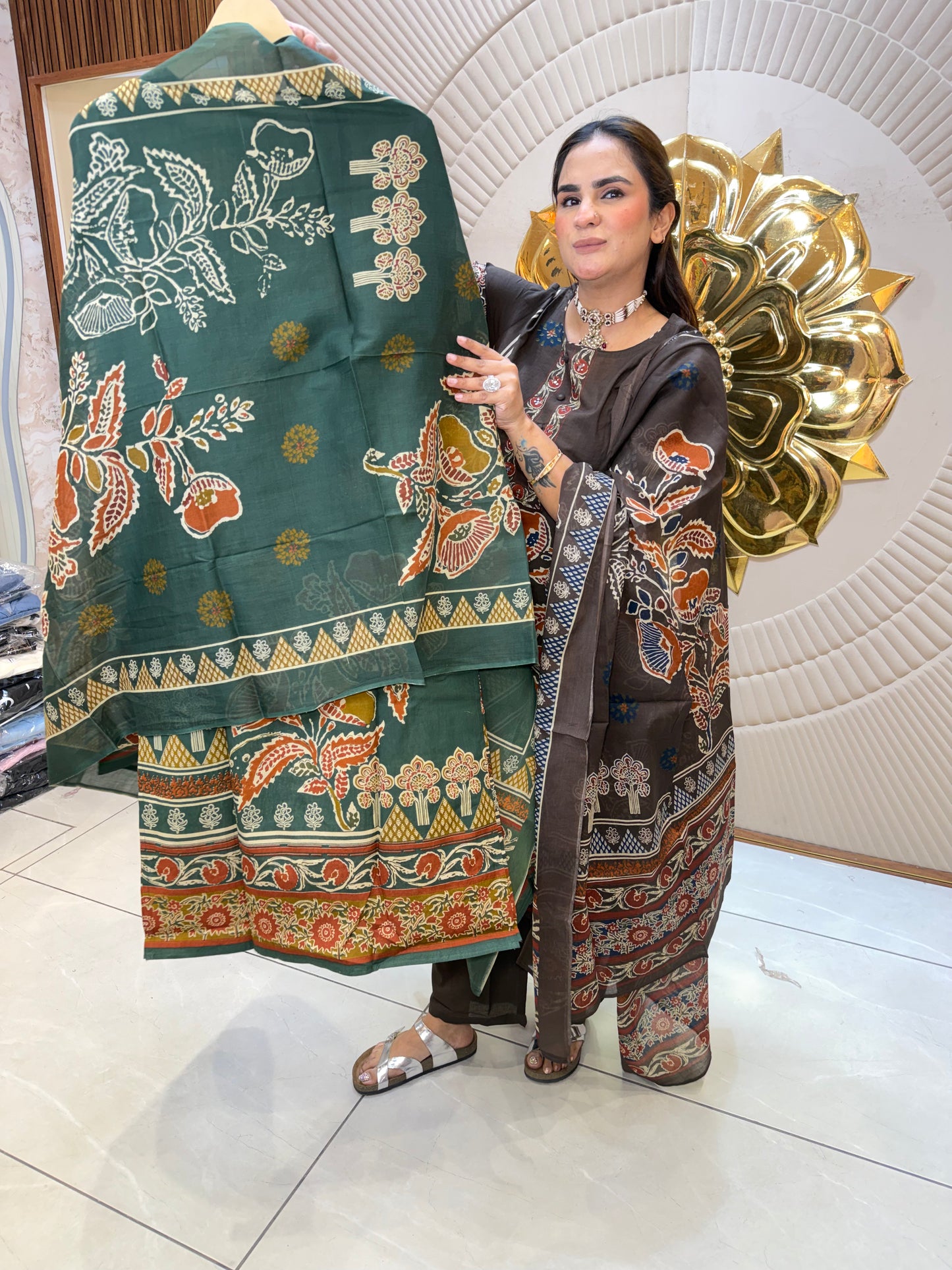Beautiful elegant partywear suit pc 2634