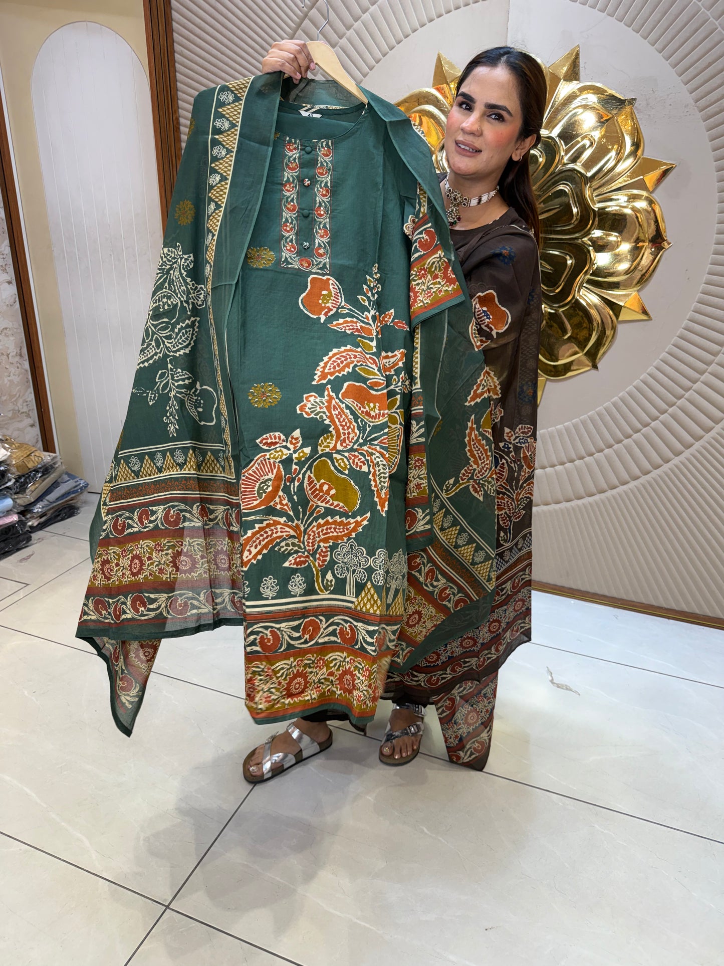 Beautiful elegant partywear suit pc 2634