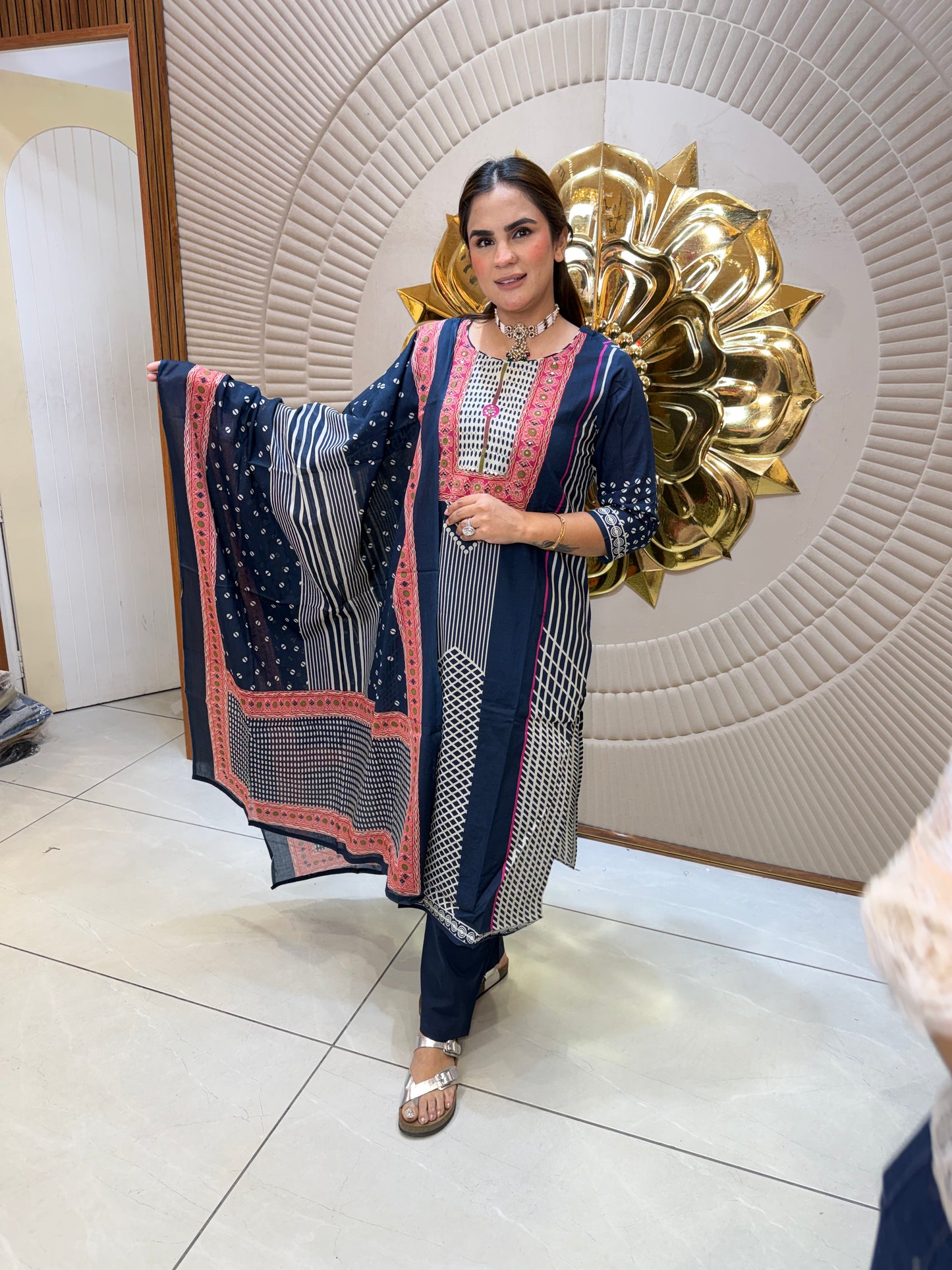 Beautiful elegant suit pc2633
