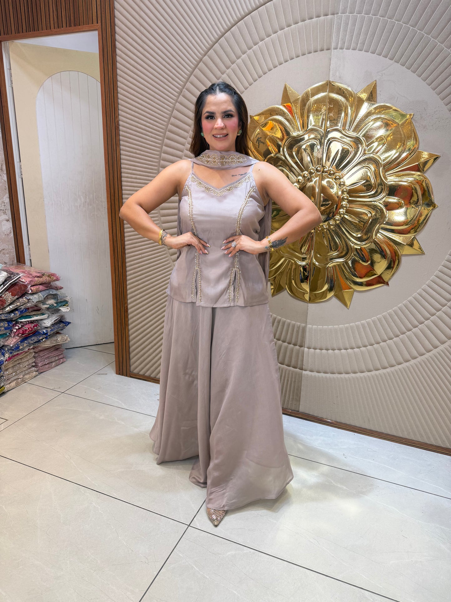 Beutiful elegant partywear suit3006
