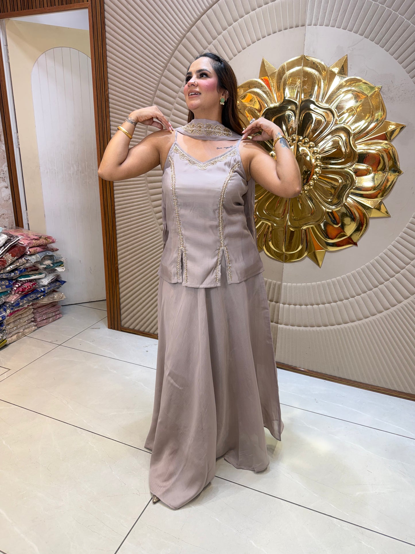 Beutiful elegant partywear suit3006