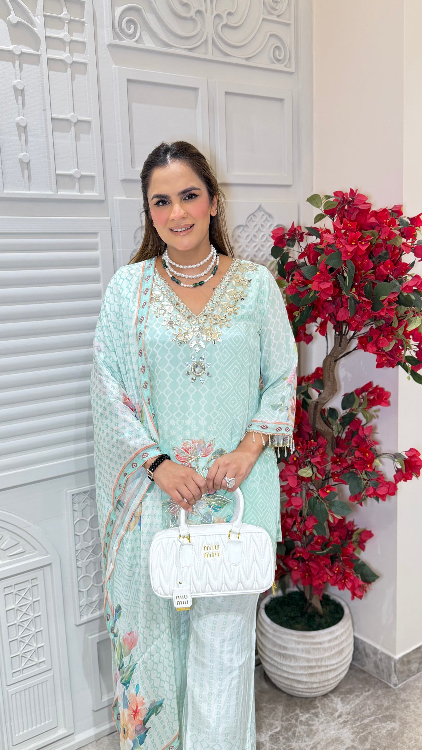 Beautiful Suit With V-neck Design pc3328