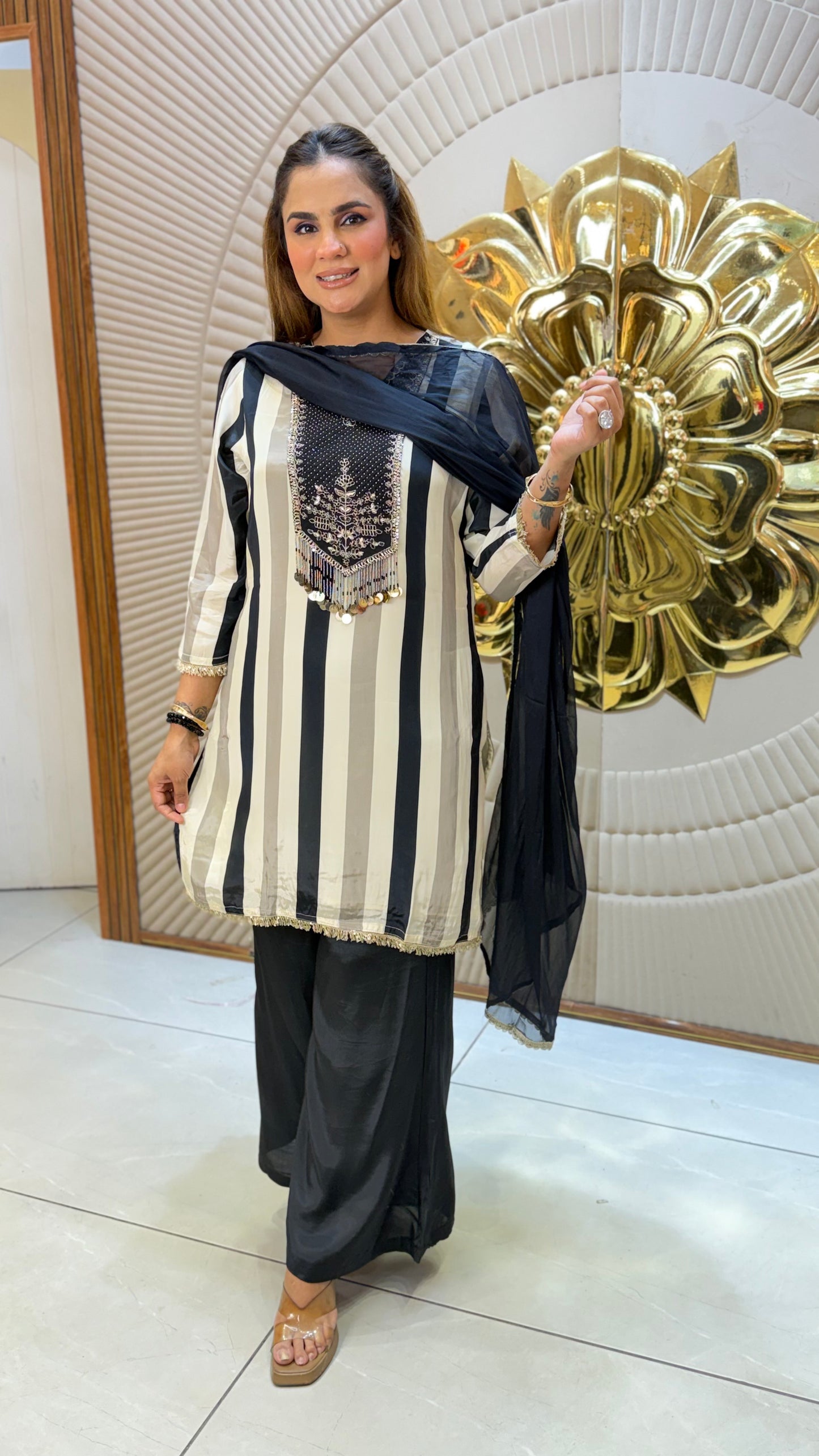 Beautiful Party Wear Suit PC3289