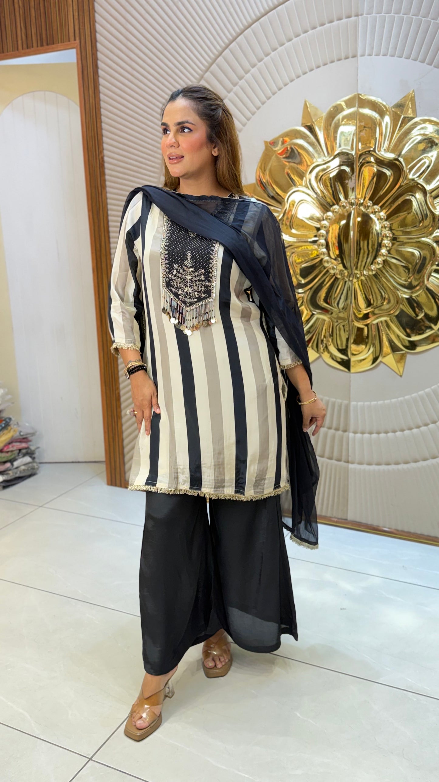 Beautiful Party Wear Suit PC3289