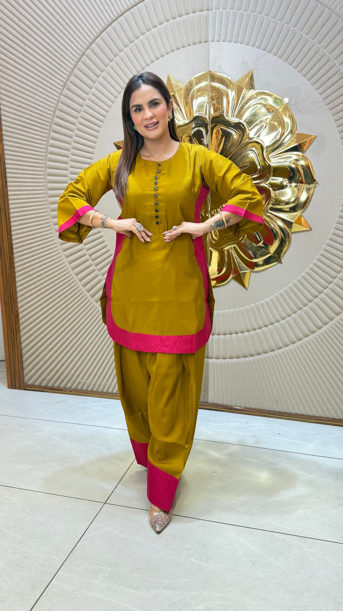 Elegant Suit With Round Neck pc3327