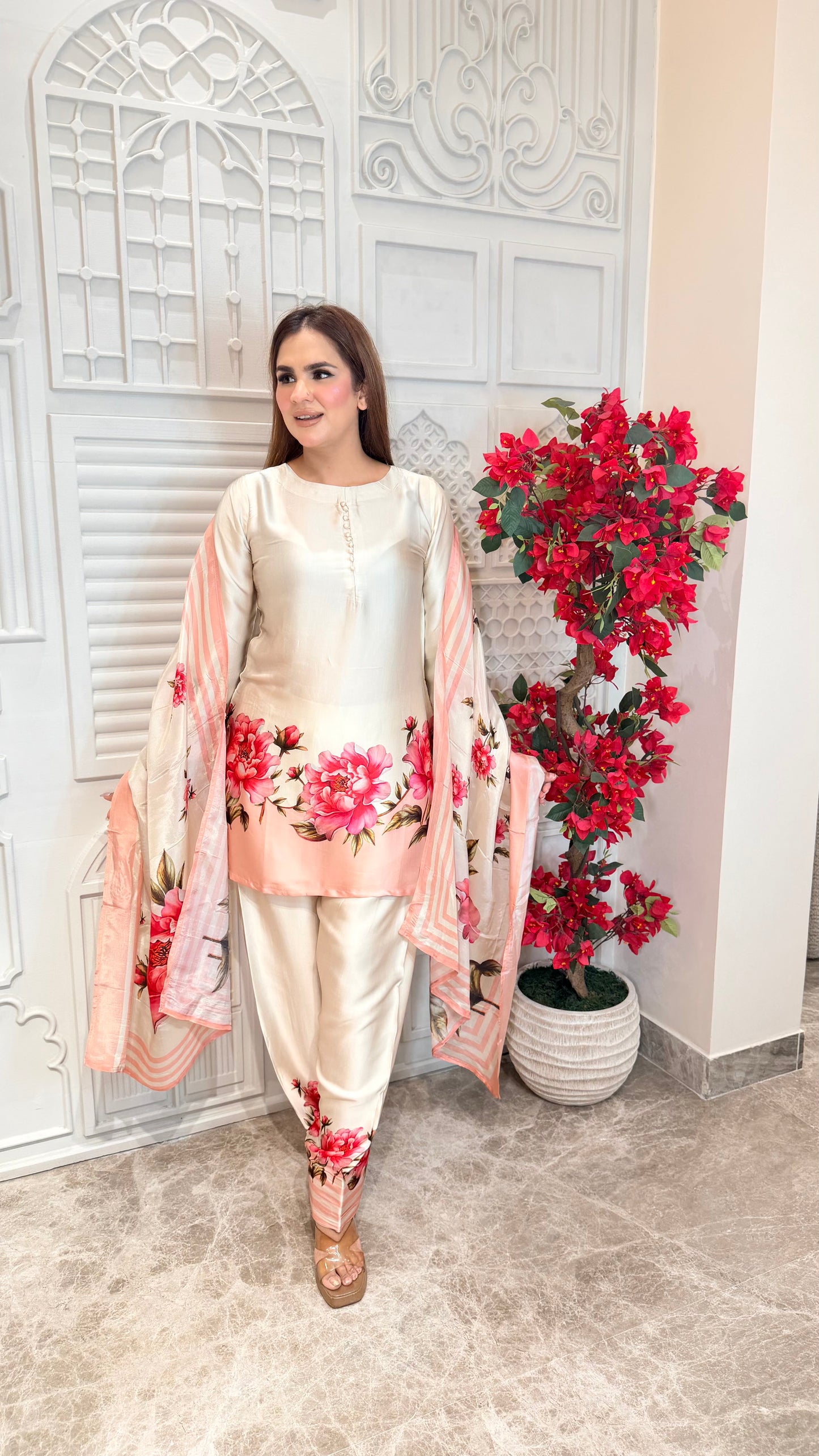 Beautiful Suit With Round Neck Design PC3345
