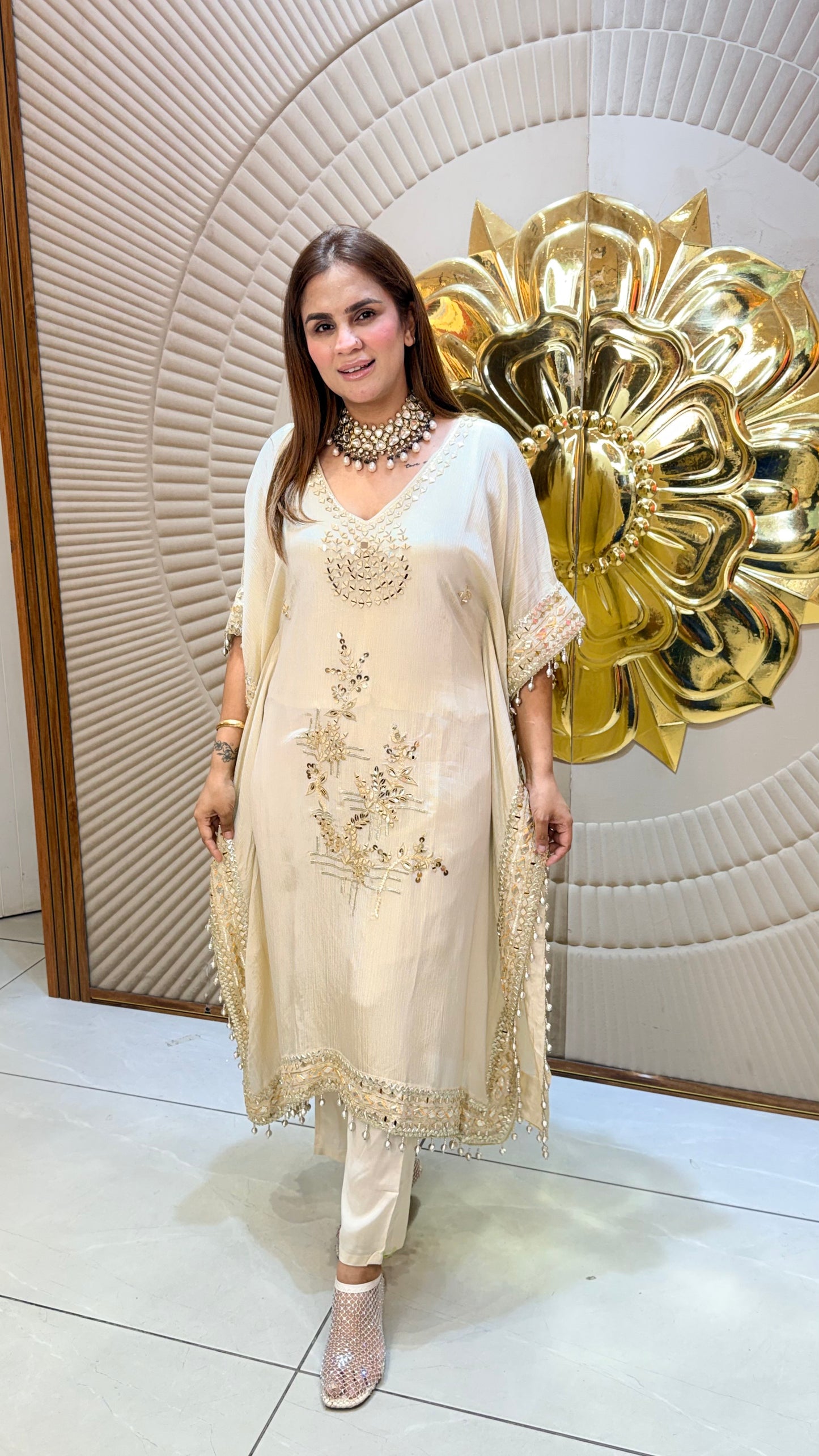 Elegant kaftan set with V-neckline PC3382