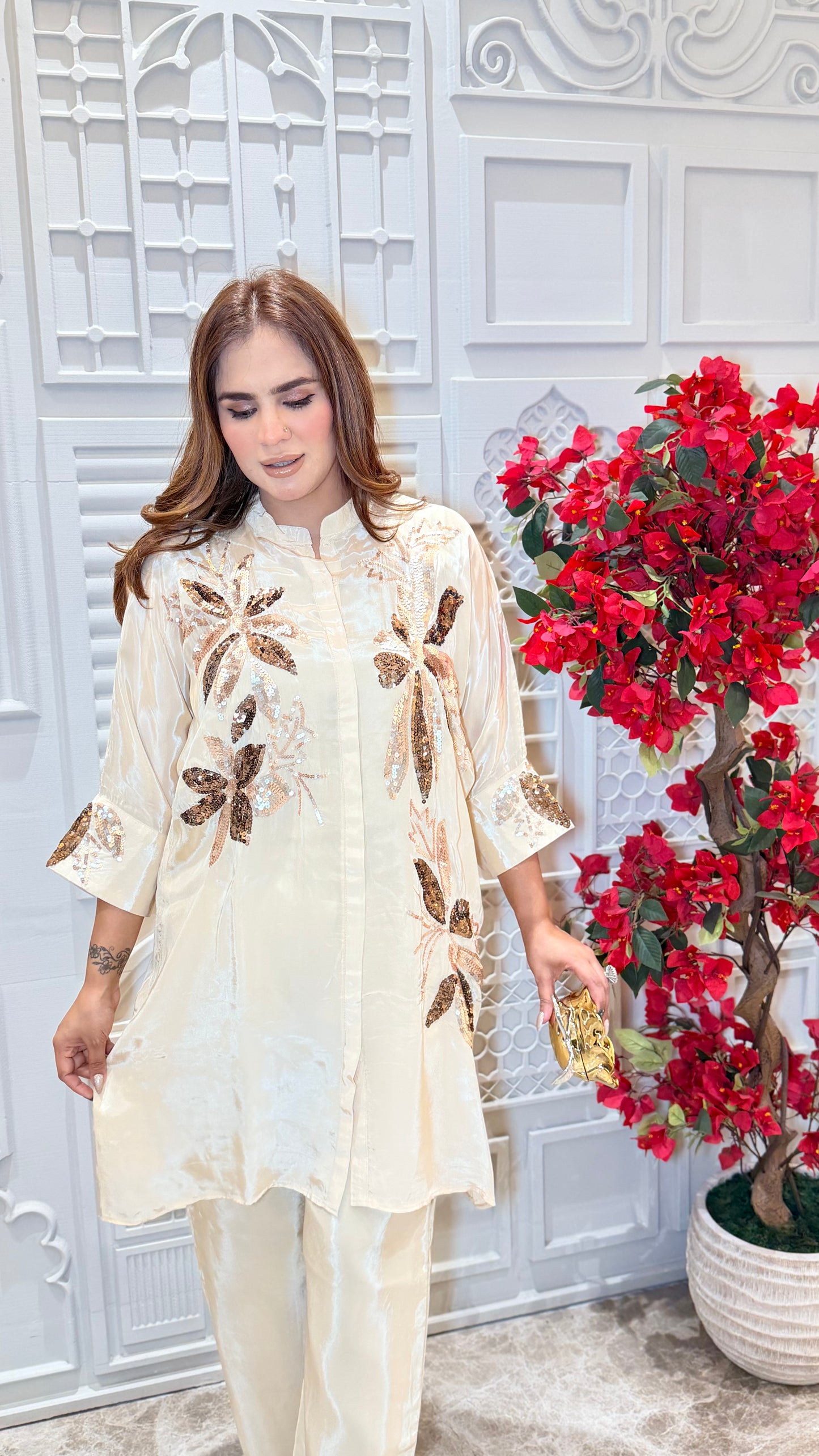 Elegant co-ord set with prominent gold sequin floral PC3387