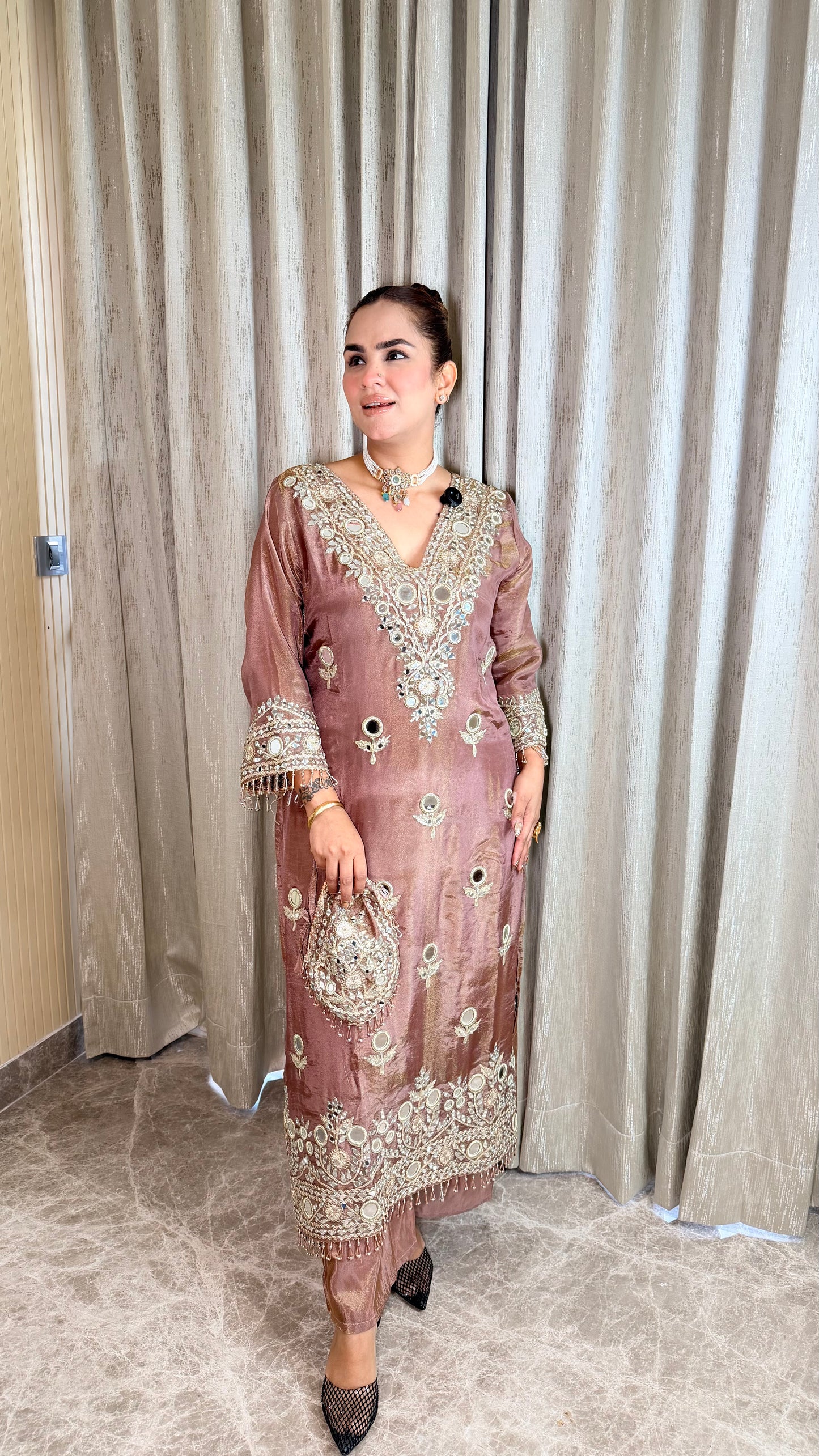 Beautiful Suit with luxurious silk-blend fabric PC33100