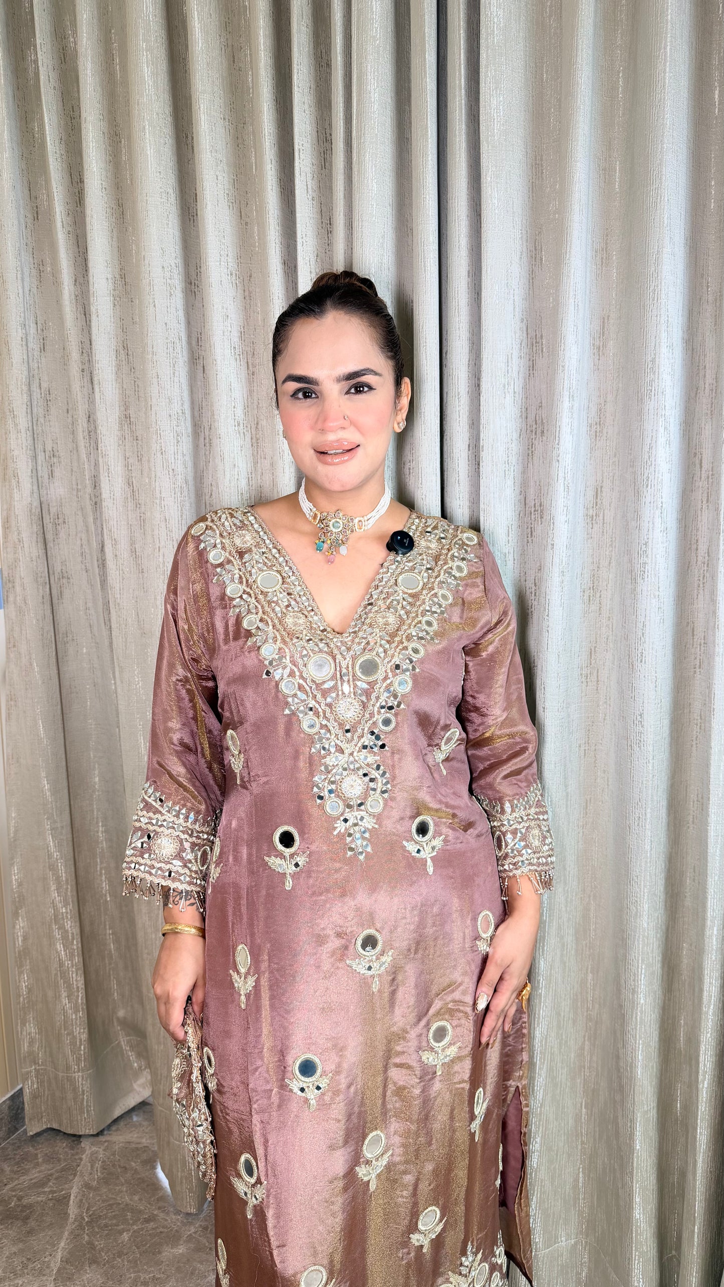 Beautiful Suit with luxurious silk-blend fabric PC33100