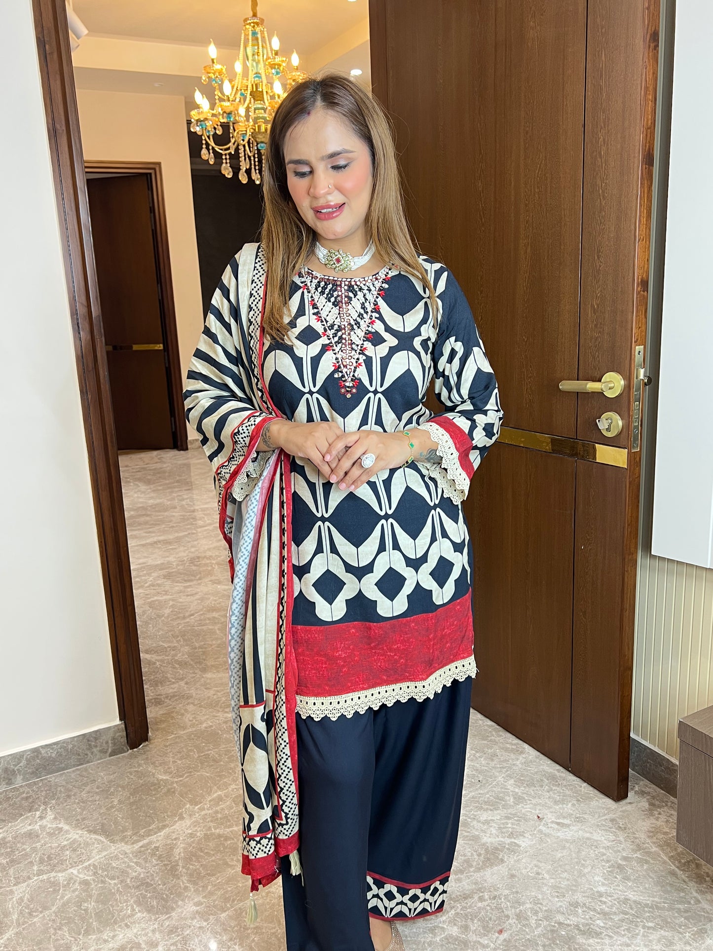 Elegant black and off-white geometric printed three-piece suit set PC3509