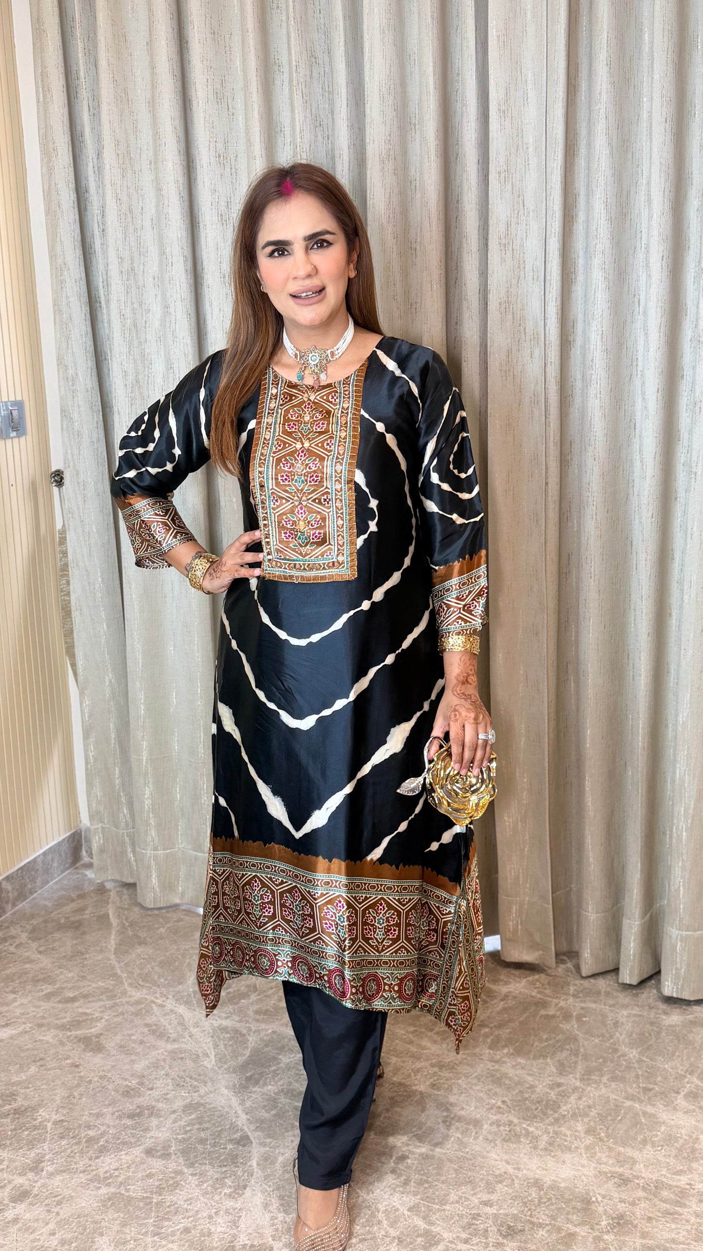 Beautiful black and brown silk suit PC3551