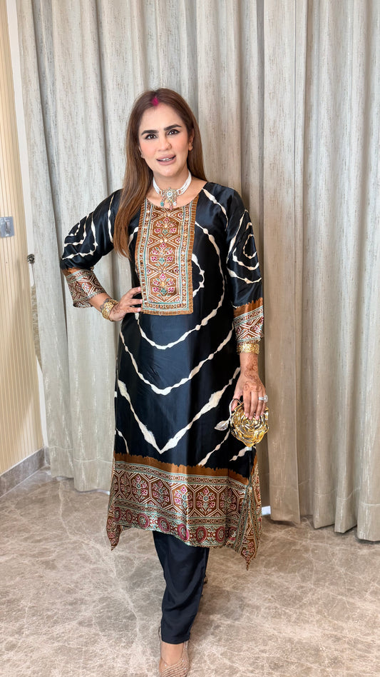 Beautiful black and brown silk suit PC3551