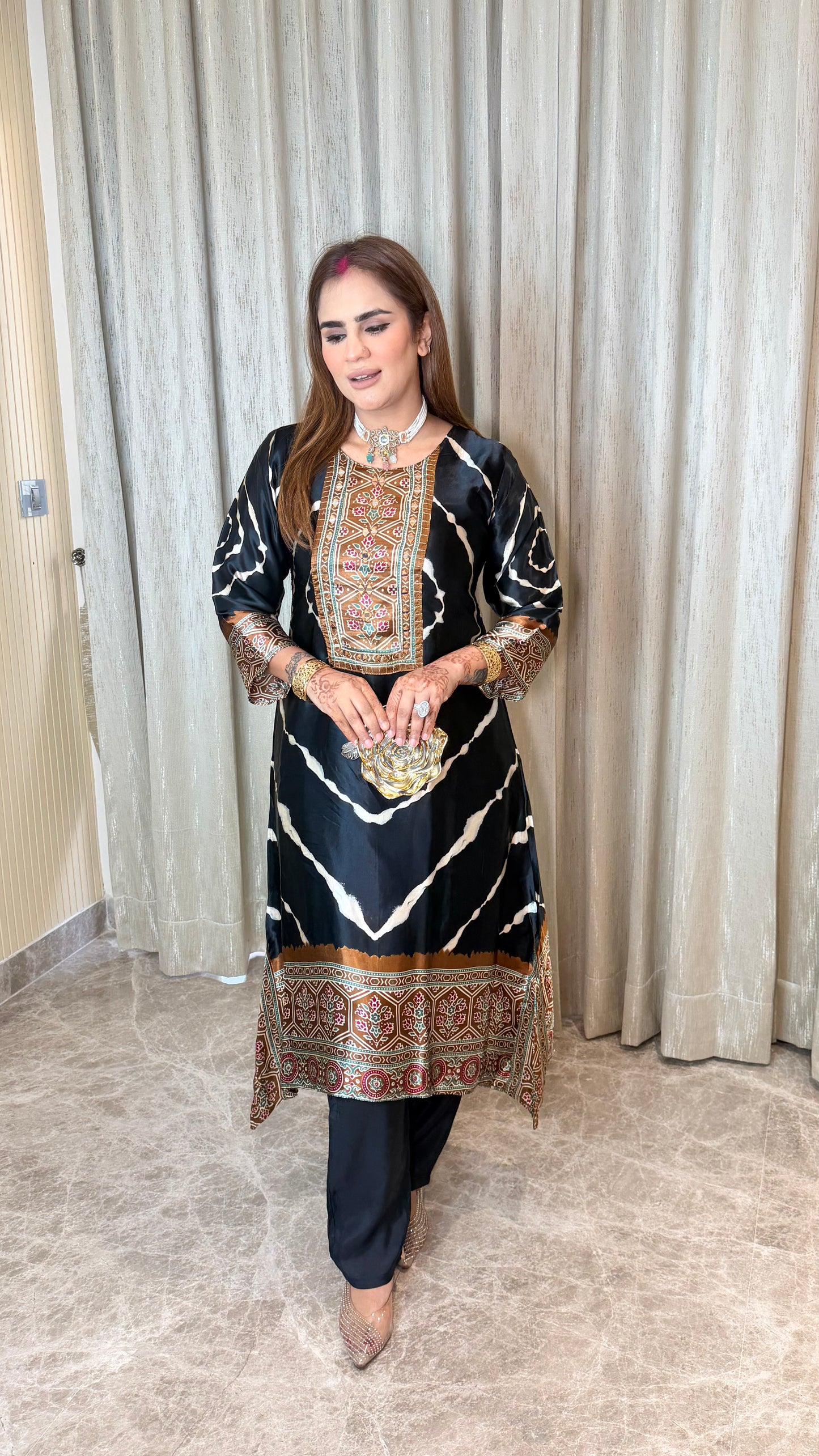 Beautiful black and brown silk suit PC3551
