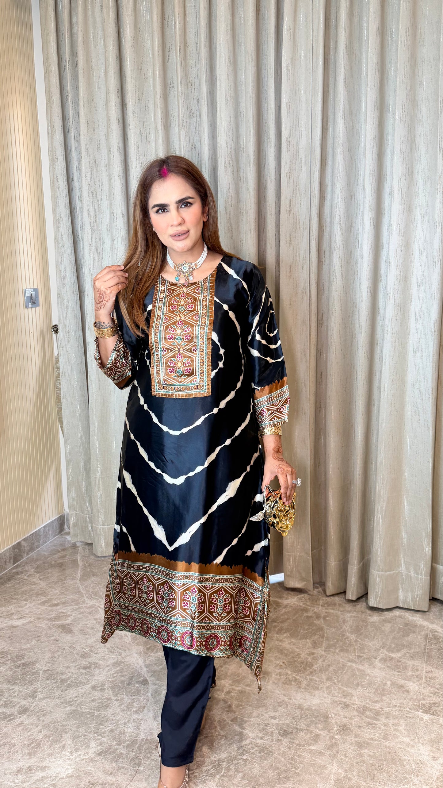 Beautiful black and brown silk suit PC3551