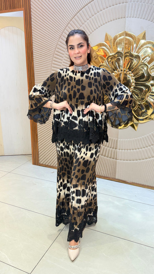 Beautiful brown and black leopard-print pleated co-ord set Pc3617