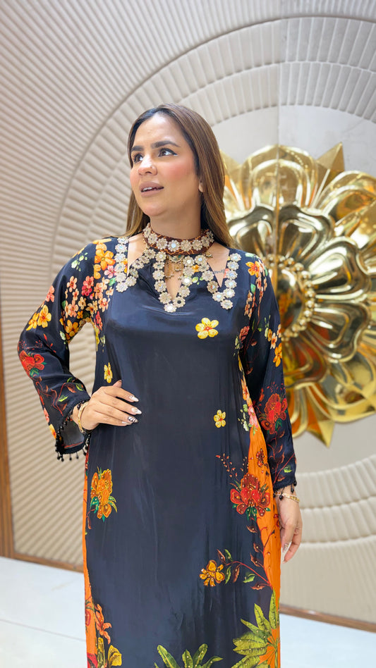 Beautiful black long crepe outfit pc3680