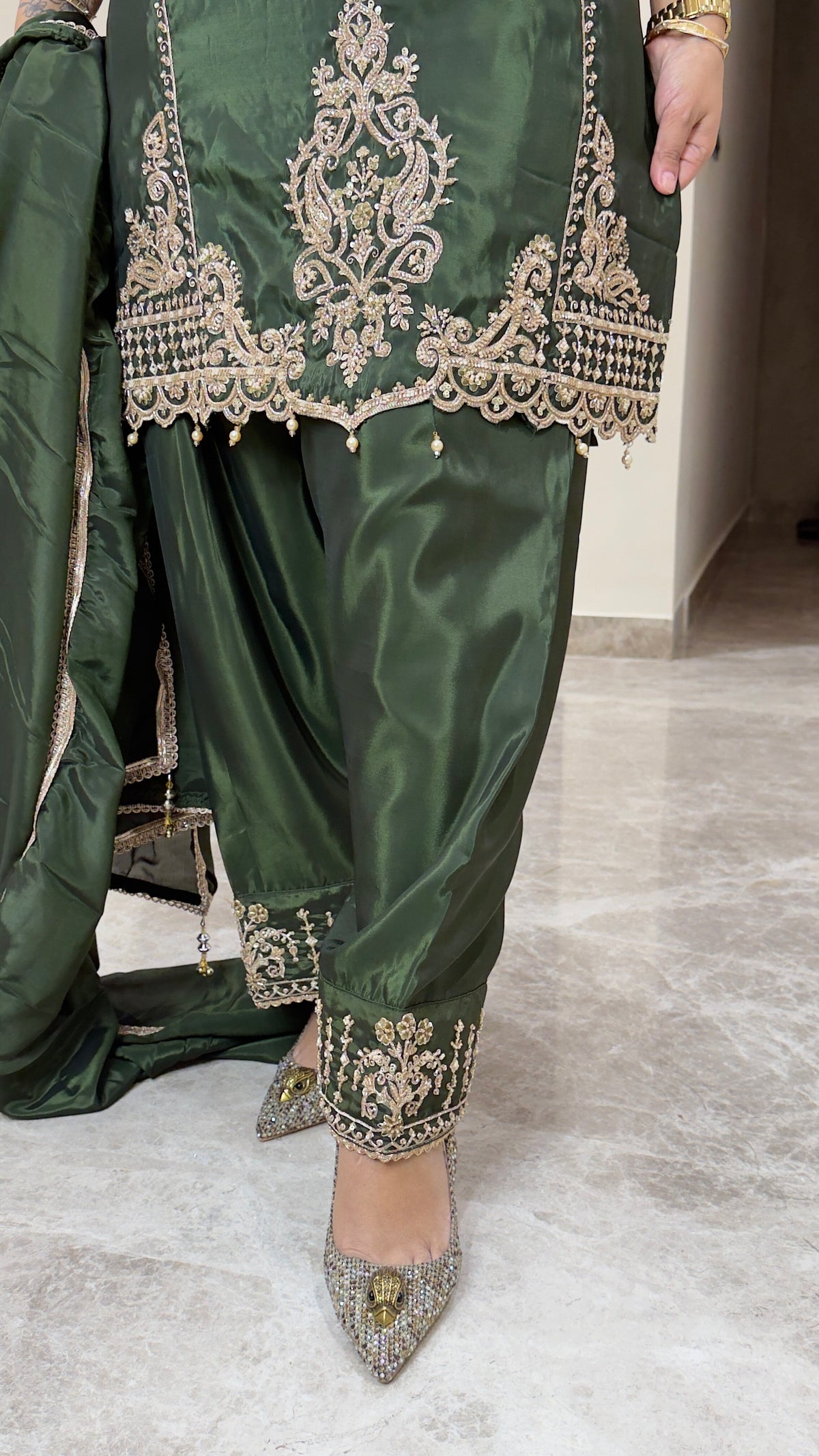 Beautiful dark green festive silk/chinon ensemble embroidered V-neck kurta PC3758