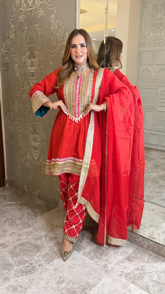 Beautiful ethnic outfit features an A-line kurts set pc3765
