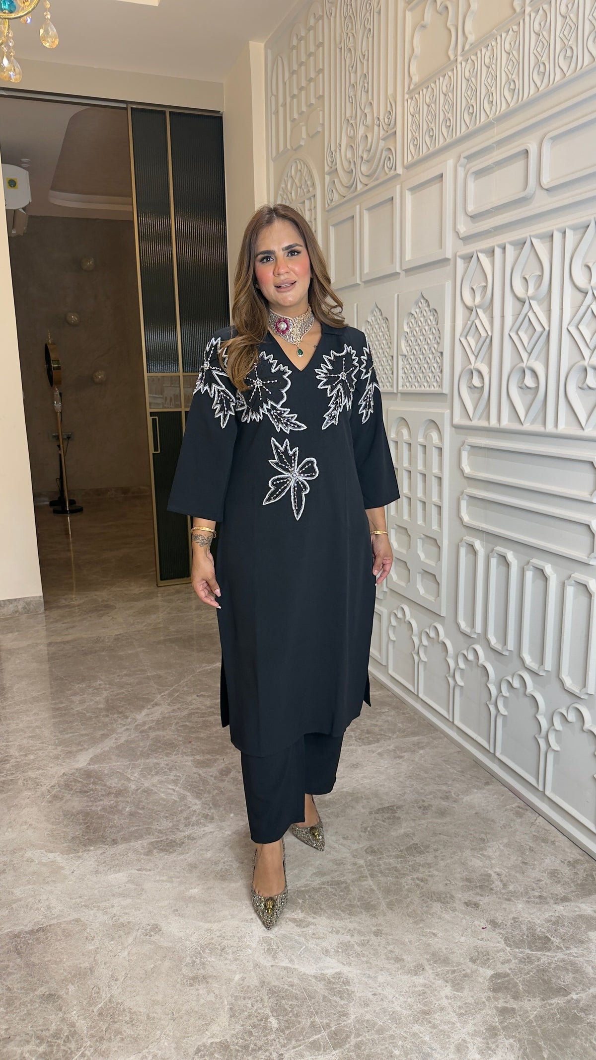 Elegant kurta set with white floral embroidery pc3777