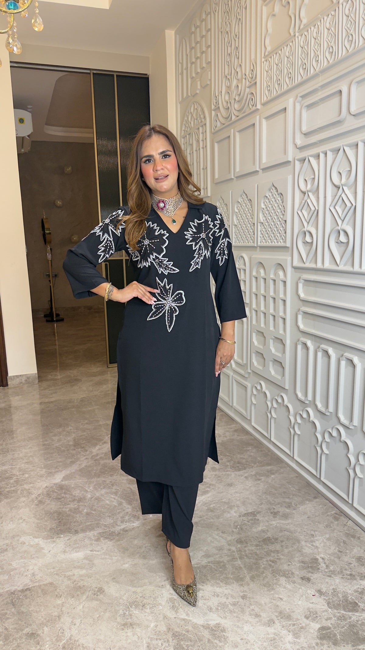 Elegant kurta set with white floral embroidery pc3777