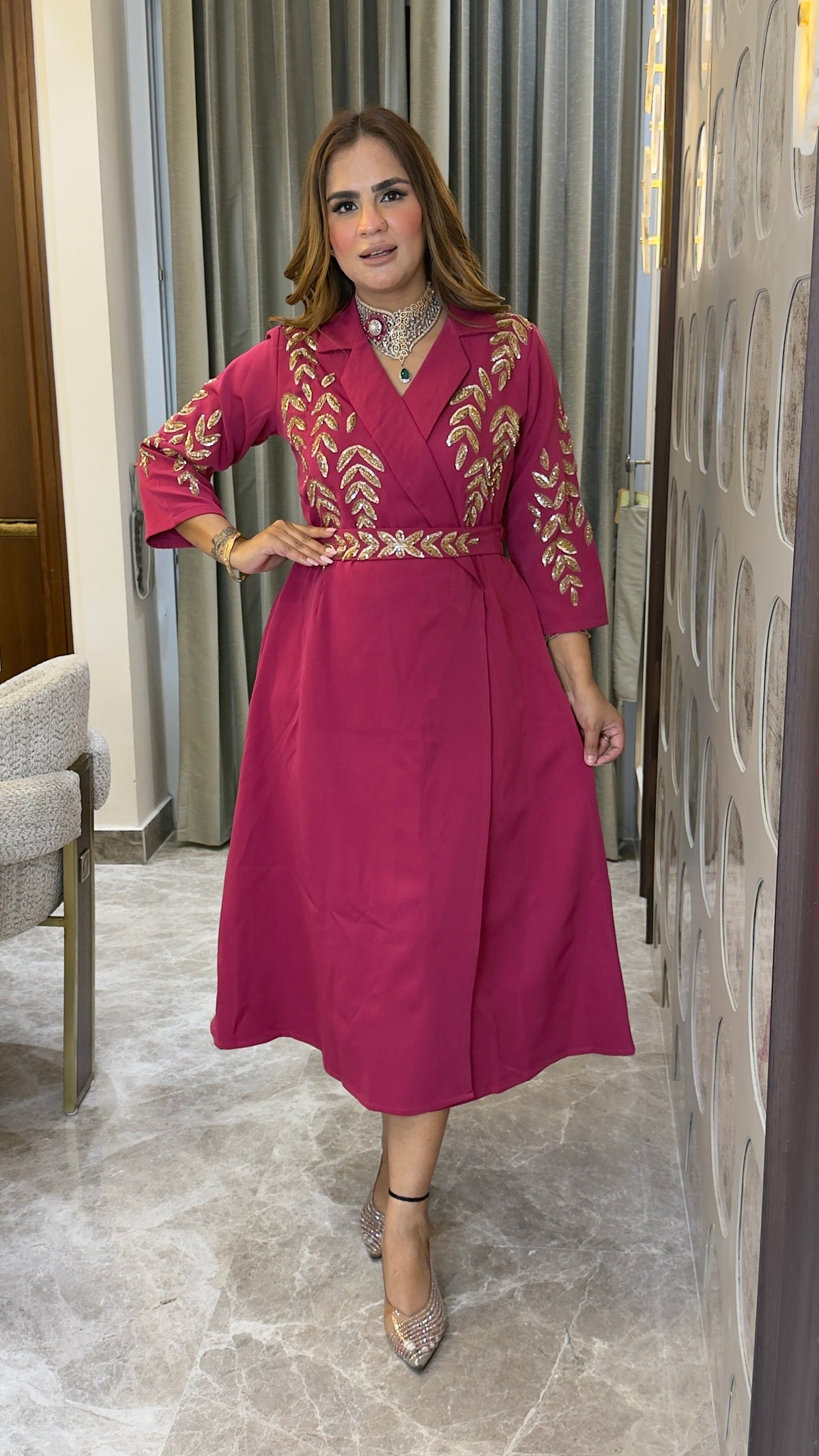 Beautiful lapel-collar midi dress with gold-toned leaf/floral embroidery pc3779