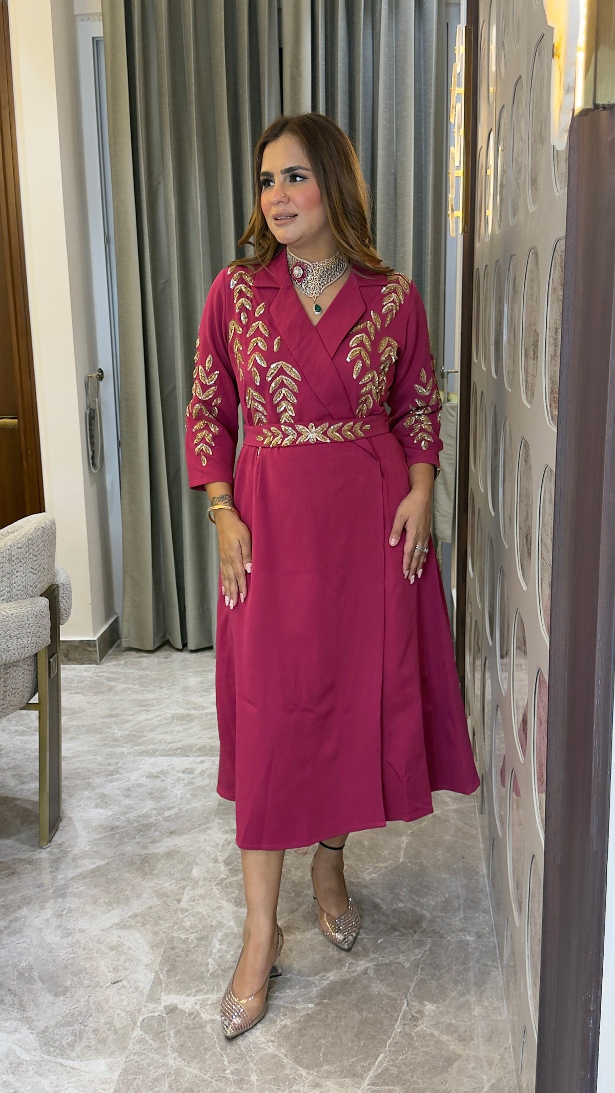 Beautiful lapel-collar midi dress with gold-toned leaf/floral embroidery pc3779