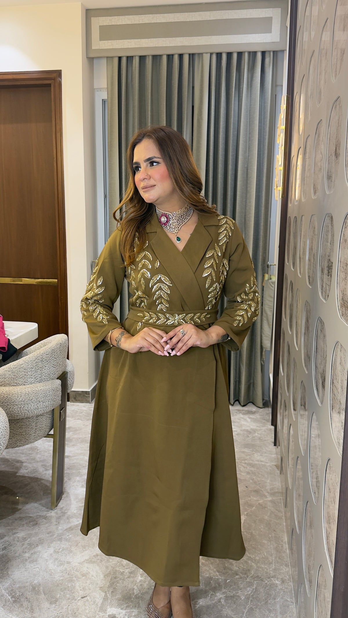 Beautiful lapel-collar midi dress with gold-toned leaf/floral embroidery pc3779