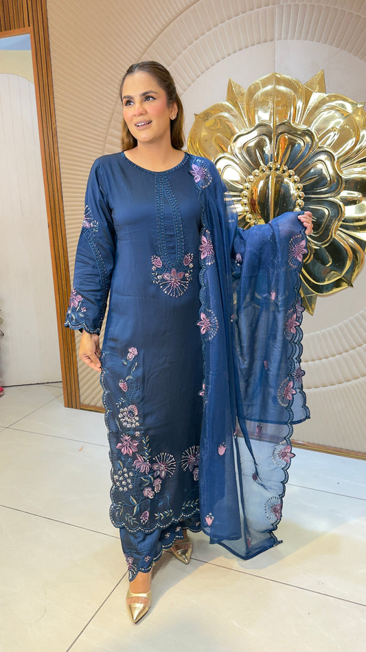 Beautiful floral embroidered 3-piece ethnic kurta set pc3783