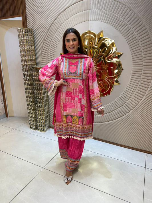 Stunning Pattern Print Suit With Lace Work PC1715