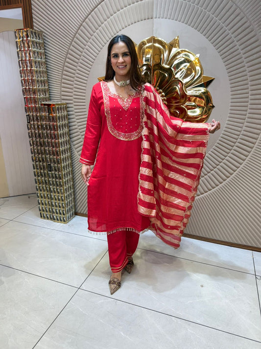 The Perfect Blend of Red and Gold PC1882