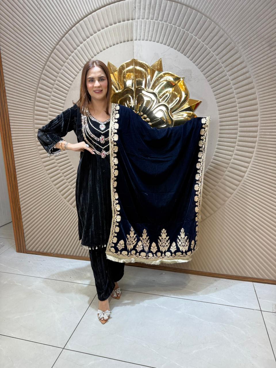 Elegant Velvet Dupatta PC2278